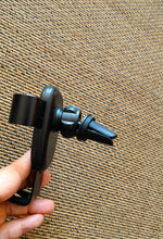 Load image into Gallery viewer, Snaptutu mobile phone holder, in car navigation, gravity sensing fixed support, universal air outlet holder
