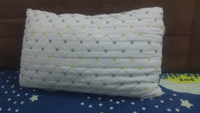 Load image into Gallery viewer, MUALML Bedding products: Sleep pillows (white), king size beds, hotel pillows, cool pillows suitable for those sleeping on their side, on their back, or on their stomach
