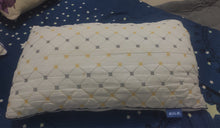 Load image into Gallery viewer, MUALML Bedding products: Sleep pillows (white), king size beds, hotel pillows, cool pillows suitable for those sleeping on their side, on their back, or on their stomach
