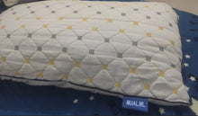 Load image into Gallery viewer, MUALML Bedding products: Sleep pillows (white), king size beds, hotel pillows, cool pillows suitable for those sleeping on their side, on their back, or on their stomach
