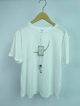 Load image into Gallery viewer, GOLTHAN T-shirt, astronaut cute graphic T-shirt, white short-sleeved versatile T-shirt trend
