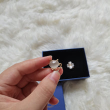 Load image into Gallery viewer, Acxico anti-light brooch buckle, high-end women&#39;s four-leaf clover + opal corsage button set, chest button, invisible stitch-free brooch accessories are exquisite
