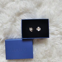 Load image into Gallery viewer, Acxico anti-light brooch buckle, high-end women&#39;s four-leaf clover + opal corsage button set, chest button, invisible stitch-free brooch accessories are exquisite
